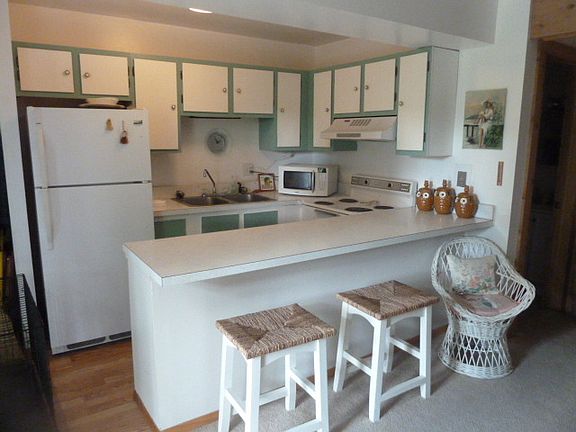 3rd image of 22 Jamaica Colony APT 4