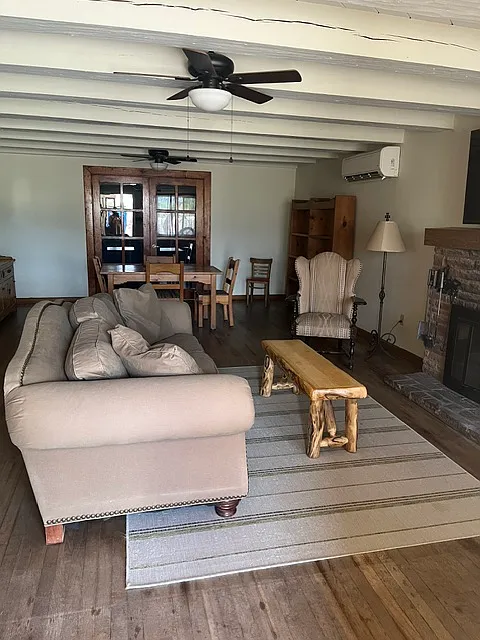 2 bed, 1359 sqft, $2,200 — Photo 2