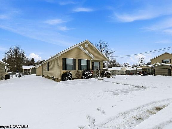 3rd image of 210 Summit St