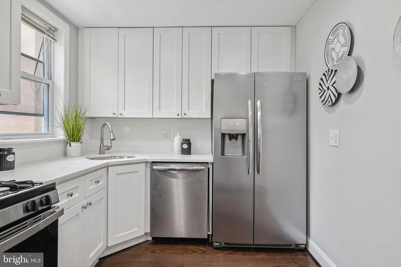 3 bed, 2109 sqft, $2,300 — Photo 4