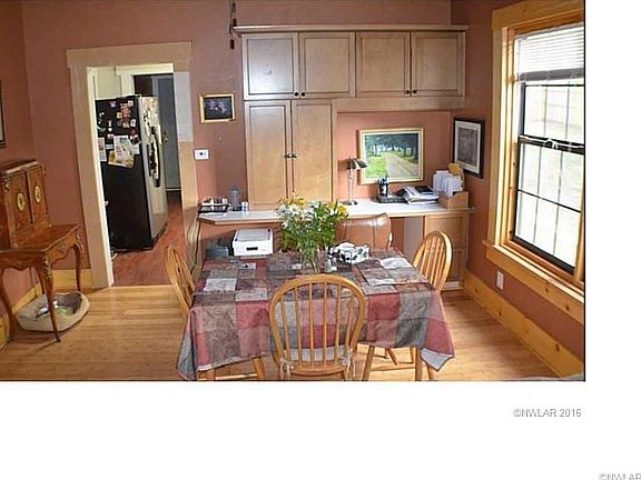 5th image of 119 Stoner Ave