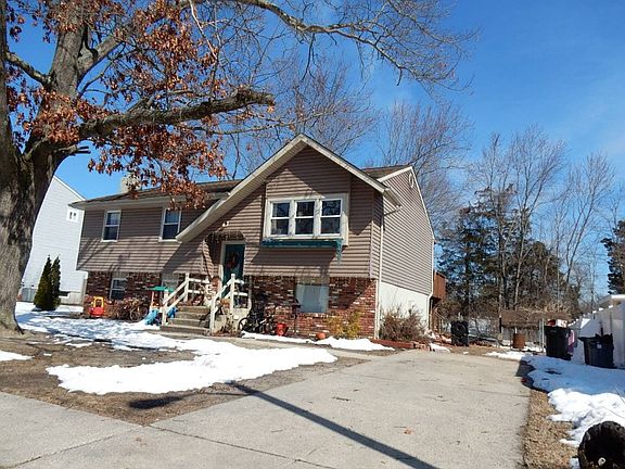 2nd image of 12 Lynn Dr