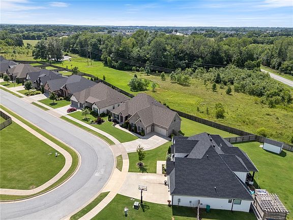 3rd image of 950 Clark Cir
