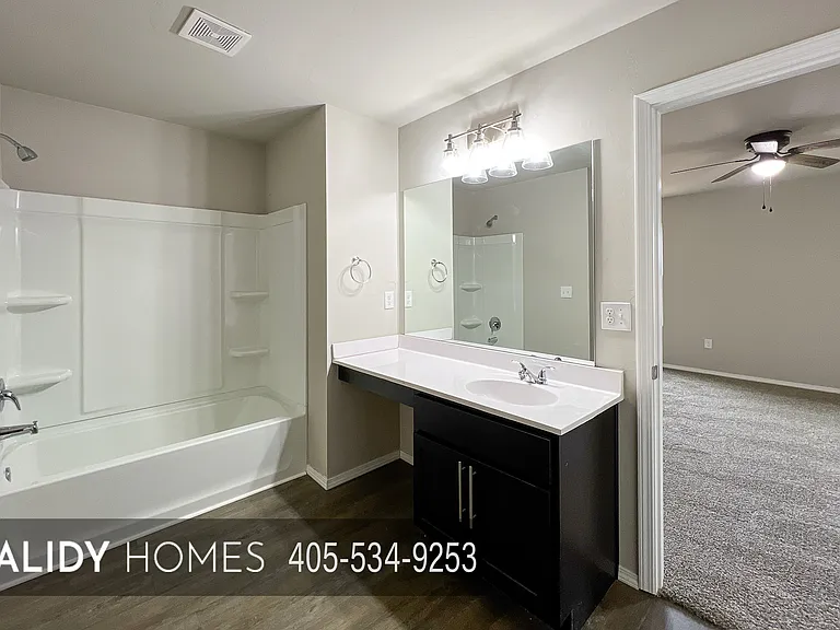 4301 Driftwood Dr — Photo 10