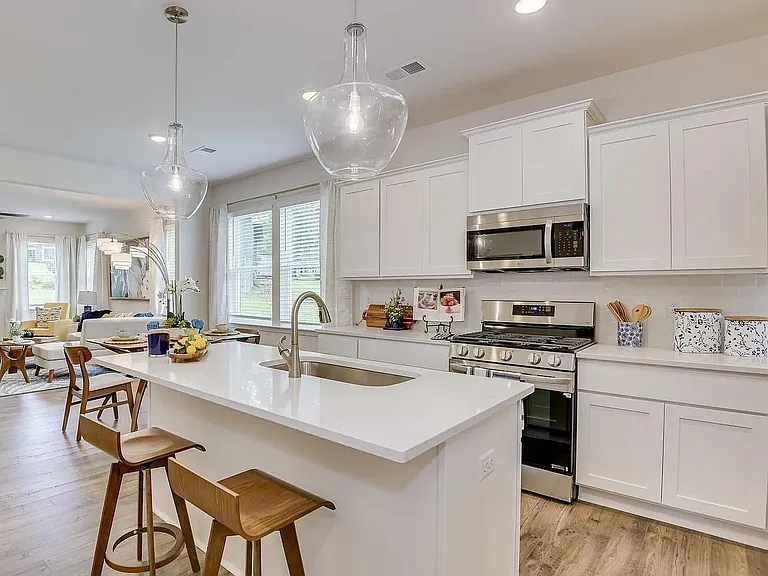 1021 Skidway Dr — Photo 15