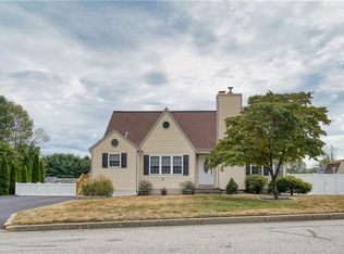 9 Surrey Ln, West Warwick, RI 02893