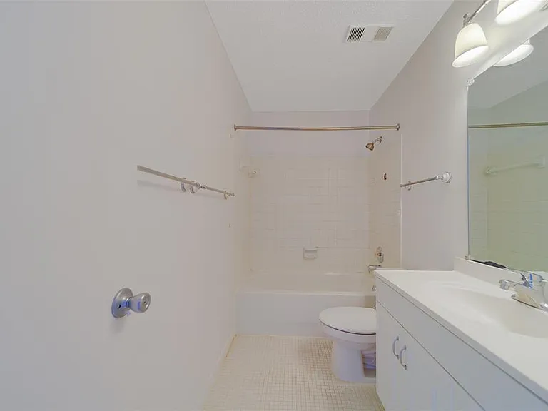 1 Windrush Blvd #28 — Photo 21