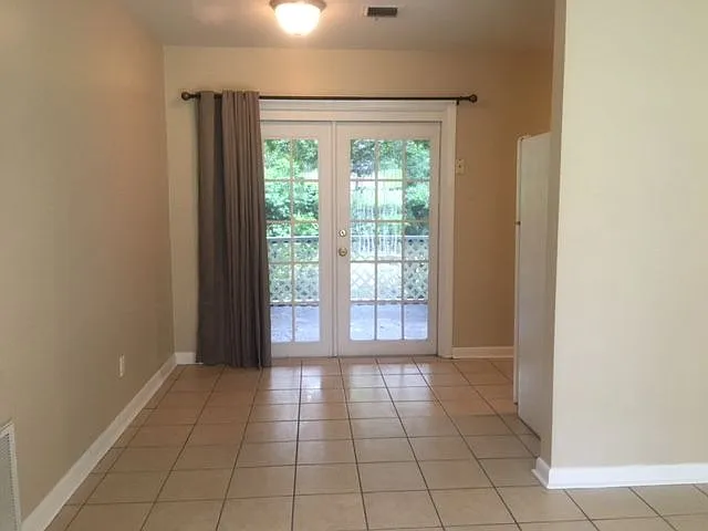 1717 Canterbury St — Photo 2
