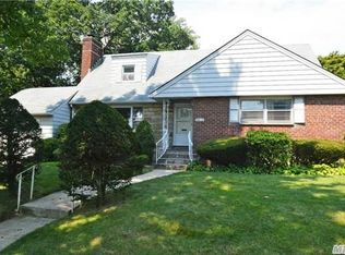 25515 41st Dr, Little Neck, NY 11363