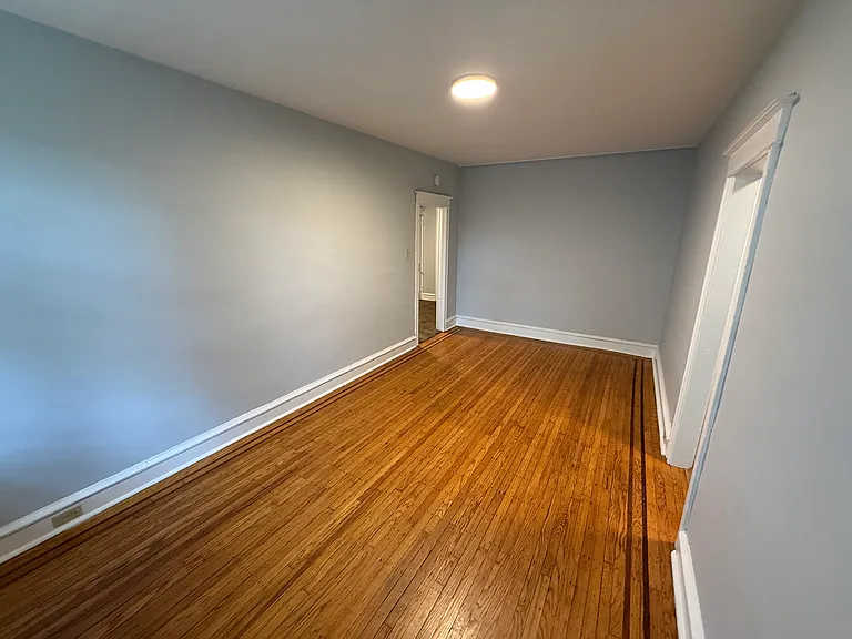 216 S Carol Blvd — Photo 16