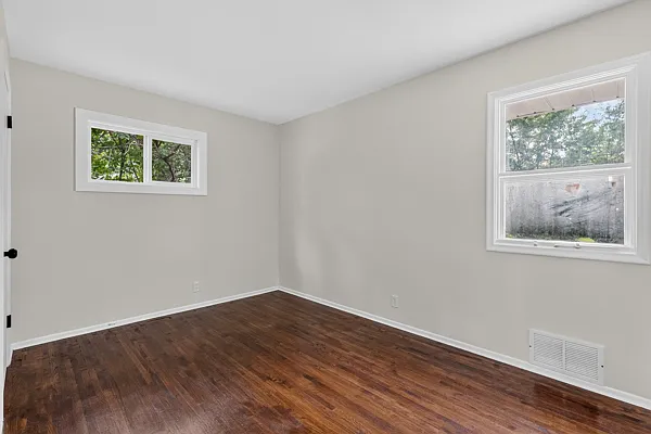 3 bed, 960 sqft, $2,350 — Photo 2