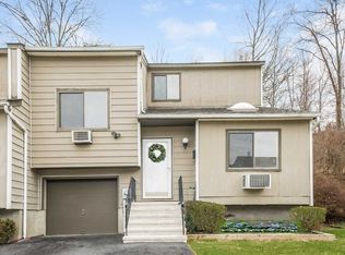 22 Spruce Ct, Fishkill, NY 12524