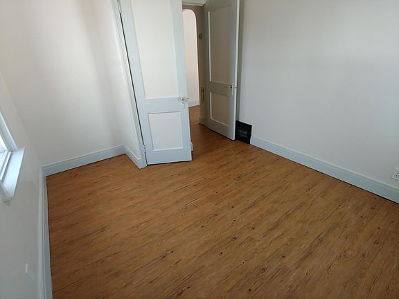3rd image of 1584 E Delavan Ave Uppr #