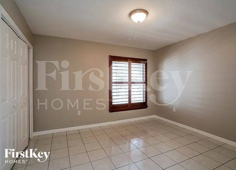 2258 Jessica Ln — Photo 10