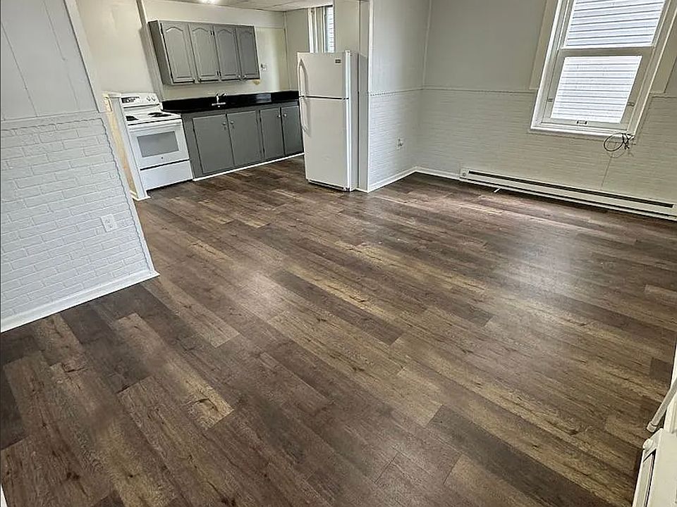 For Rent : $1175