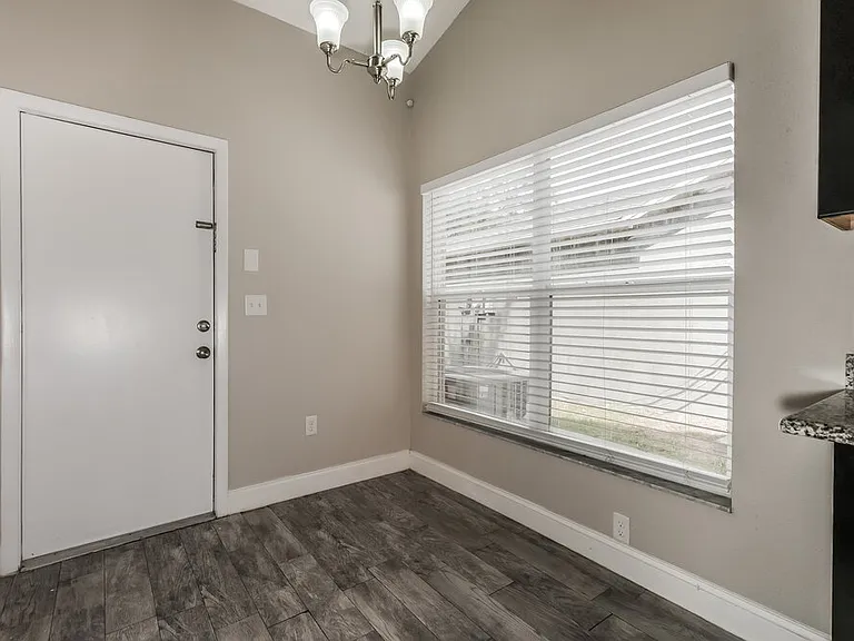 13208 Sharondale Ct — Photo 6