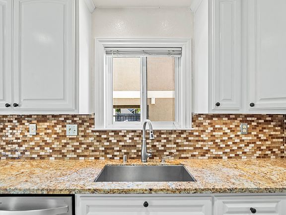 4th image of 153 Albacore Ln