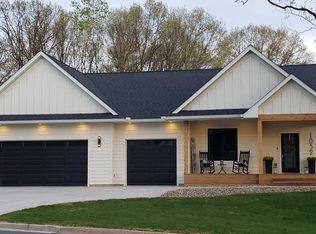 1052 Krattley Ln N, Hudson, WI 54016