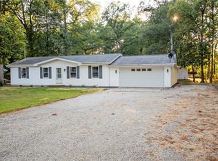 15557 N East Rd, Effingham, IL 62401