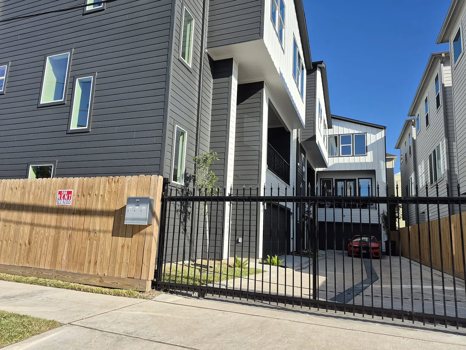 4 bed, 3.5 bath, 2000 sqft, $3,150 — Photo 3