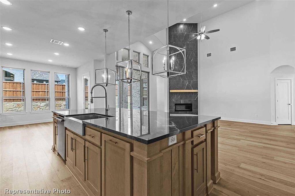 212 Empress Green Pl