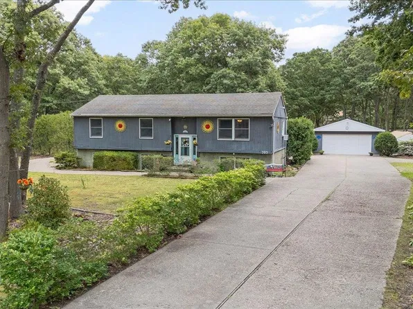 393 Railroad Avenue, Manorville, NY 11949