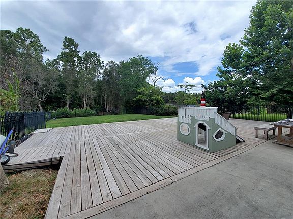 2nd image of 140 Pine Isle Dr
