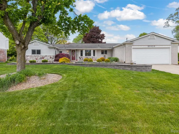 25423 Skye Dr, Farmington Hills, MI 48336