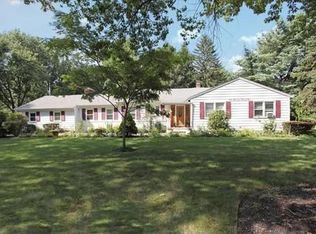 429 Woodbury Dr, Wyckoff, NJ 07481