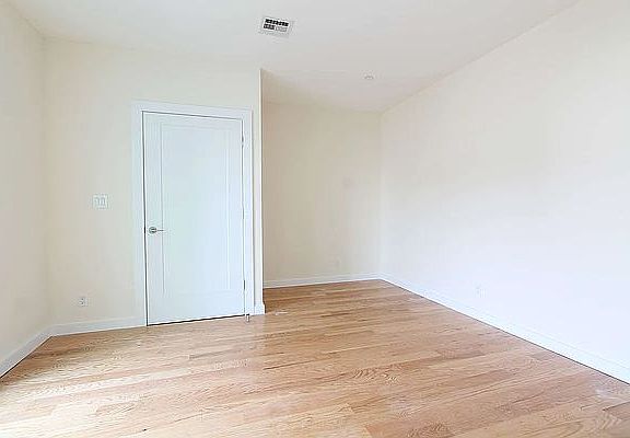 5th image of 720 Manhattan Ave #3