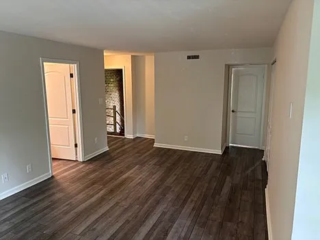 2 bed, 950 sqft, $1,600 — Photo 3