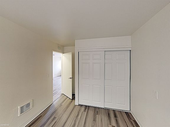 5th image of 4960 Auburn Dr APT 3