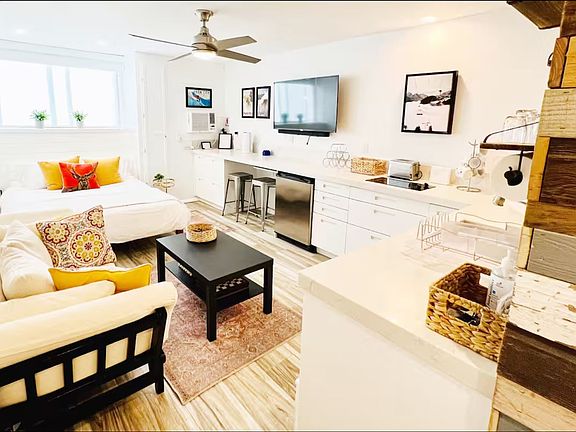 4th image of 2015 Prospector Ave #110