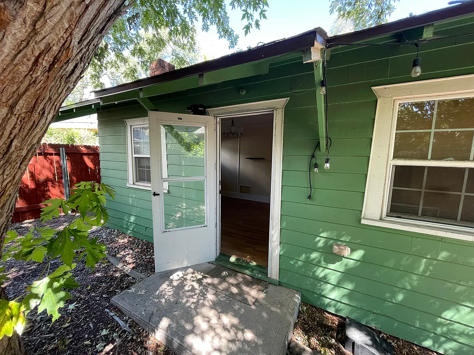136 1/2 Cheyenne Blvd