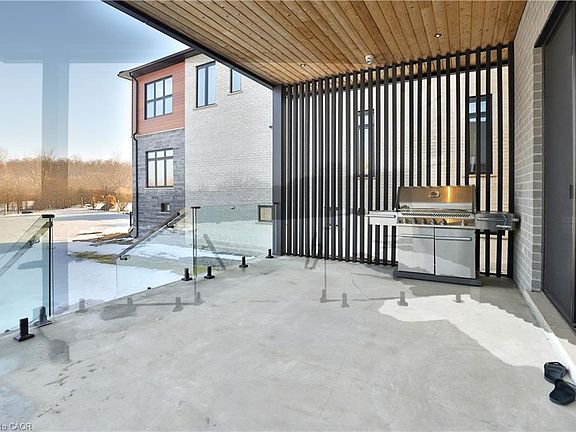 5th image of 70 Upper Mount Albion Rd