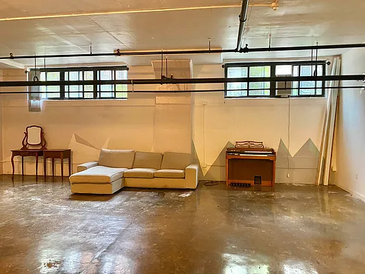 Rented by EXR | media 2