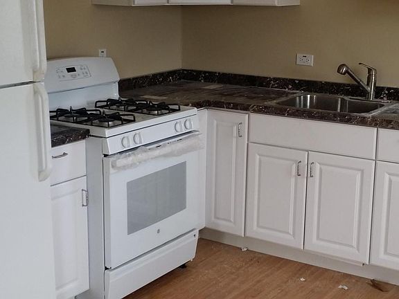 3rd image of 304 Sampson Ave