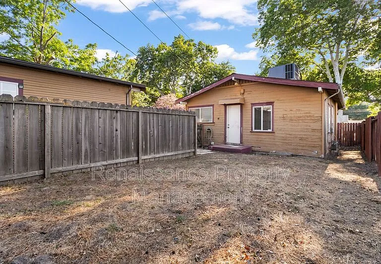 1026 N Windeler Ave #A — Photo 21