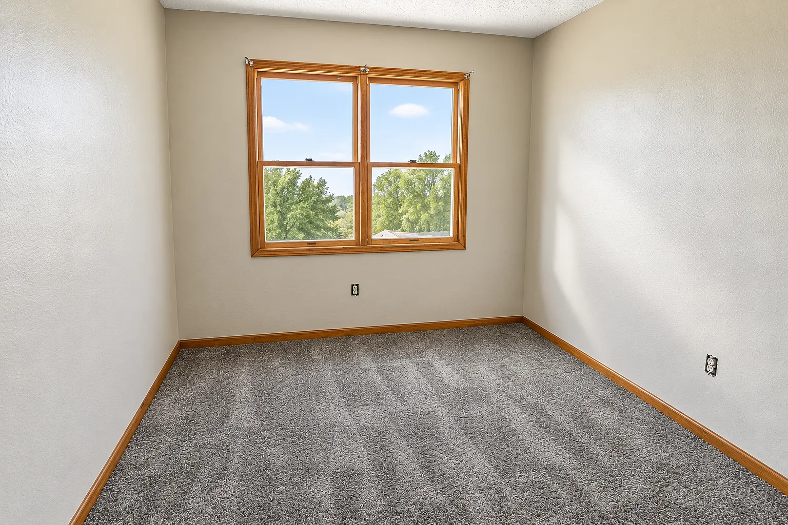 3 bed, 960 sqft, $1,350 — Photo 4