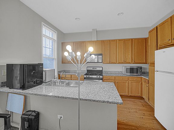 5th image of 4635 S Greenwood Ave