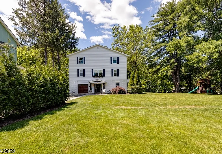 12 Forest Ave — Photo 2