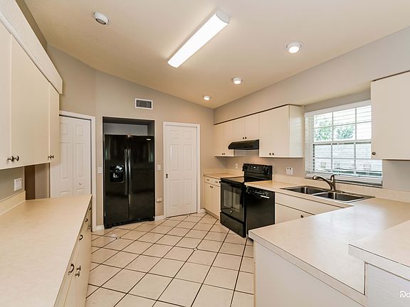 3rd image of 306 NE 17th Pl