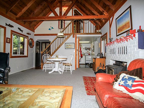 5th image of 23088 Tuolumne Dr