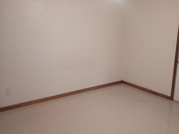 4th image of 1705 S Tallowood Dr