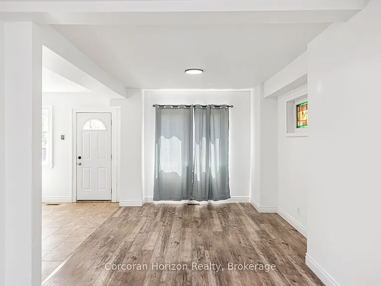 114 Weir St N — Photo 8
