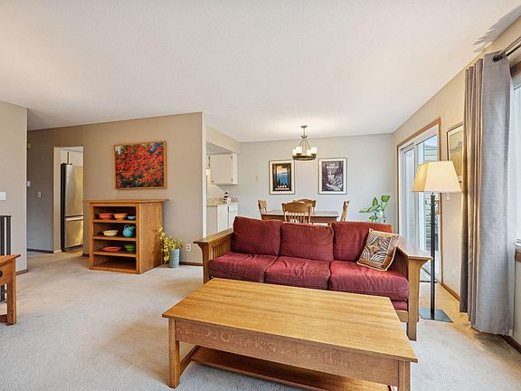 5th image of 9947 Cavell Ave S