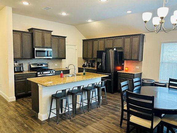 5th image of 3401 Wildwood Dr