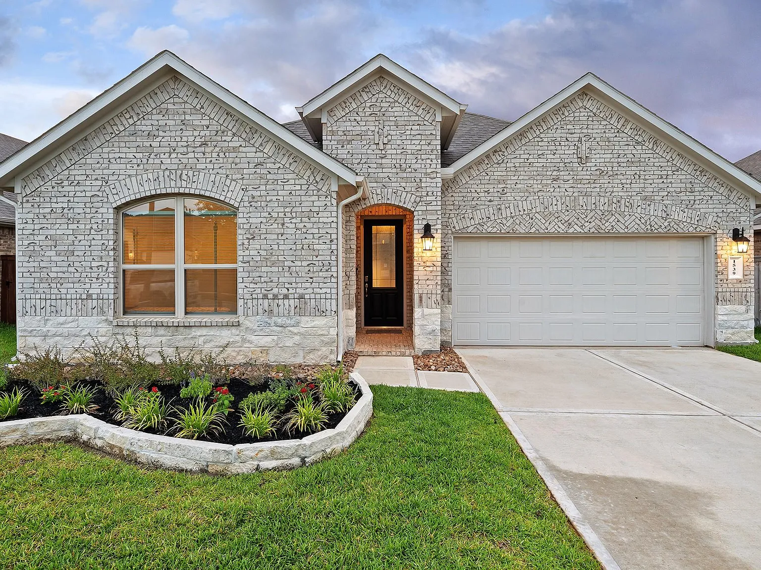 3 bed, 2.5 bath, 2062 sqft, $2,500 — Photo 1