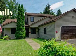 8 Edgewood Ter, Castleton, NY 12033