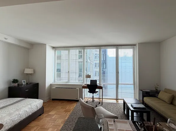 1510 Lexington Avenue image 1 of 14